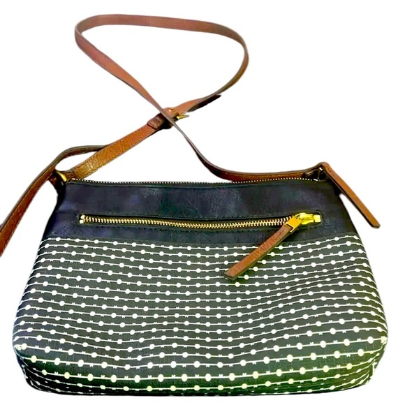 Fossil Leather crossbody in GUC - Picture 1 of 8